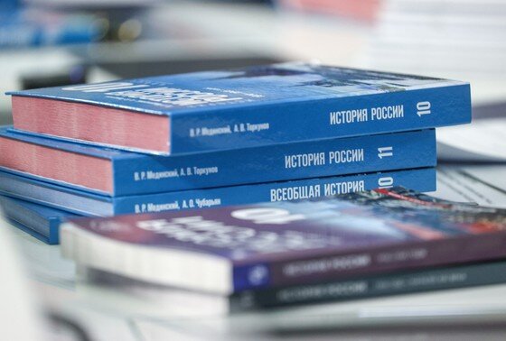 Правительство утвердило сроки эксперимента по маркировке учебников