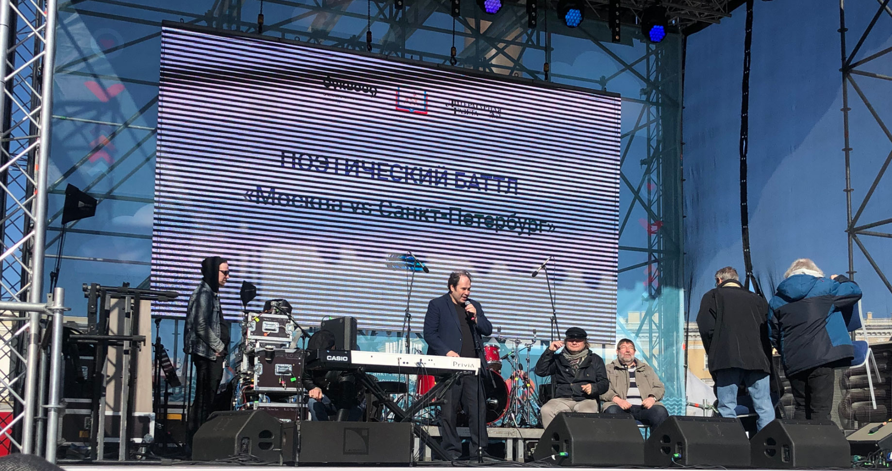 Второй Поэтический баттл «Москва vs Санкт-Петербург» продолжает традиции так полюбившегося первого сезона этого проекта и ставит целью познакомить зрителей с лучшими образцами поэзии двух российских столиц