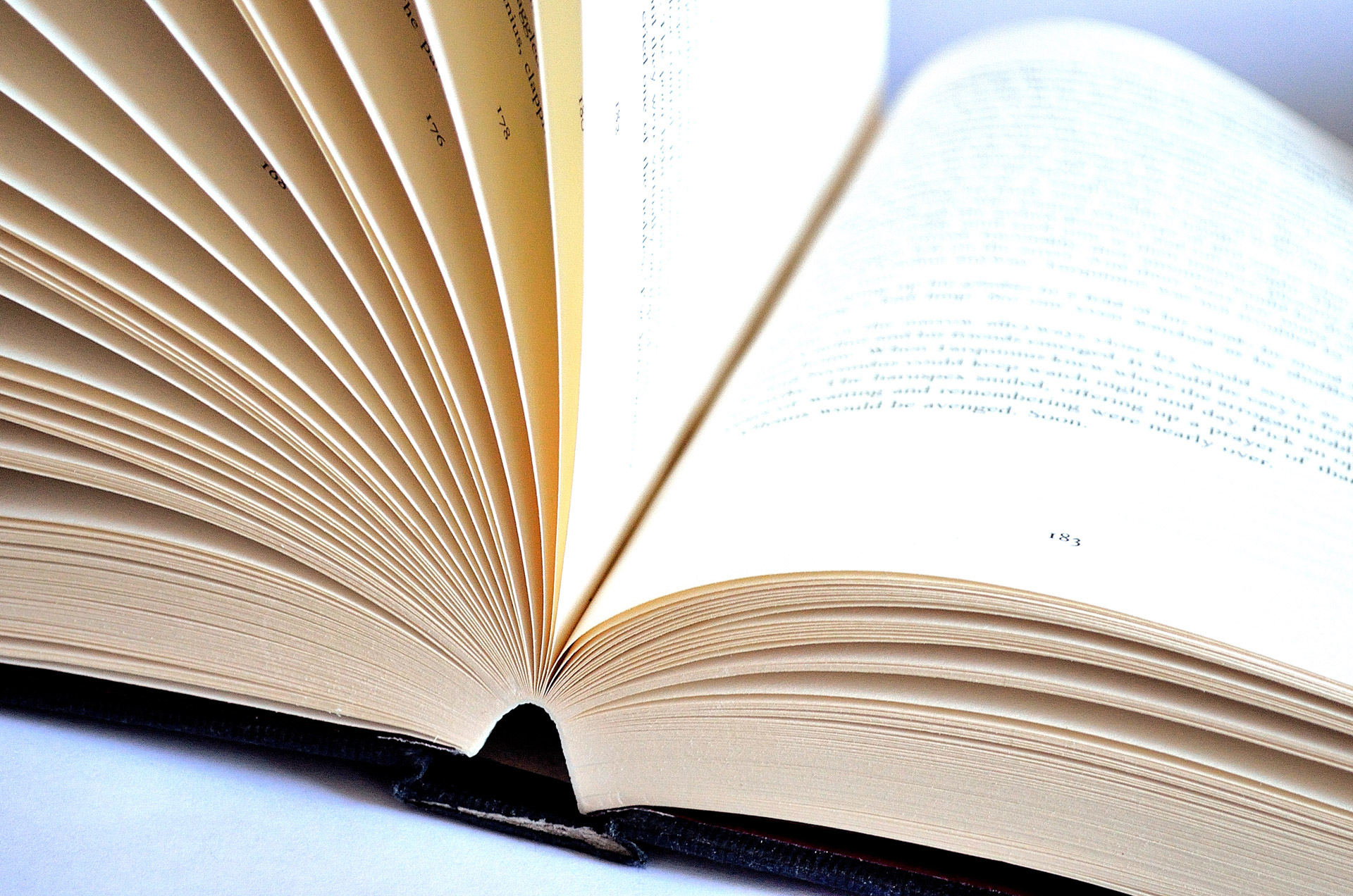 "Книжные сезоны. Сказка в книжном»