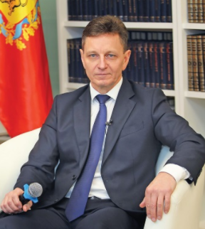 Владимир СИПЯГИН: «Если человек хочет развиваться, то он неизбежно приходит к книгам»